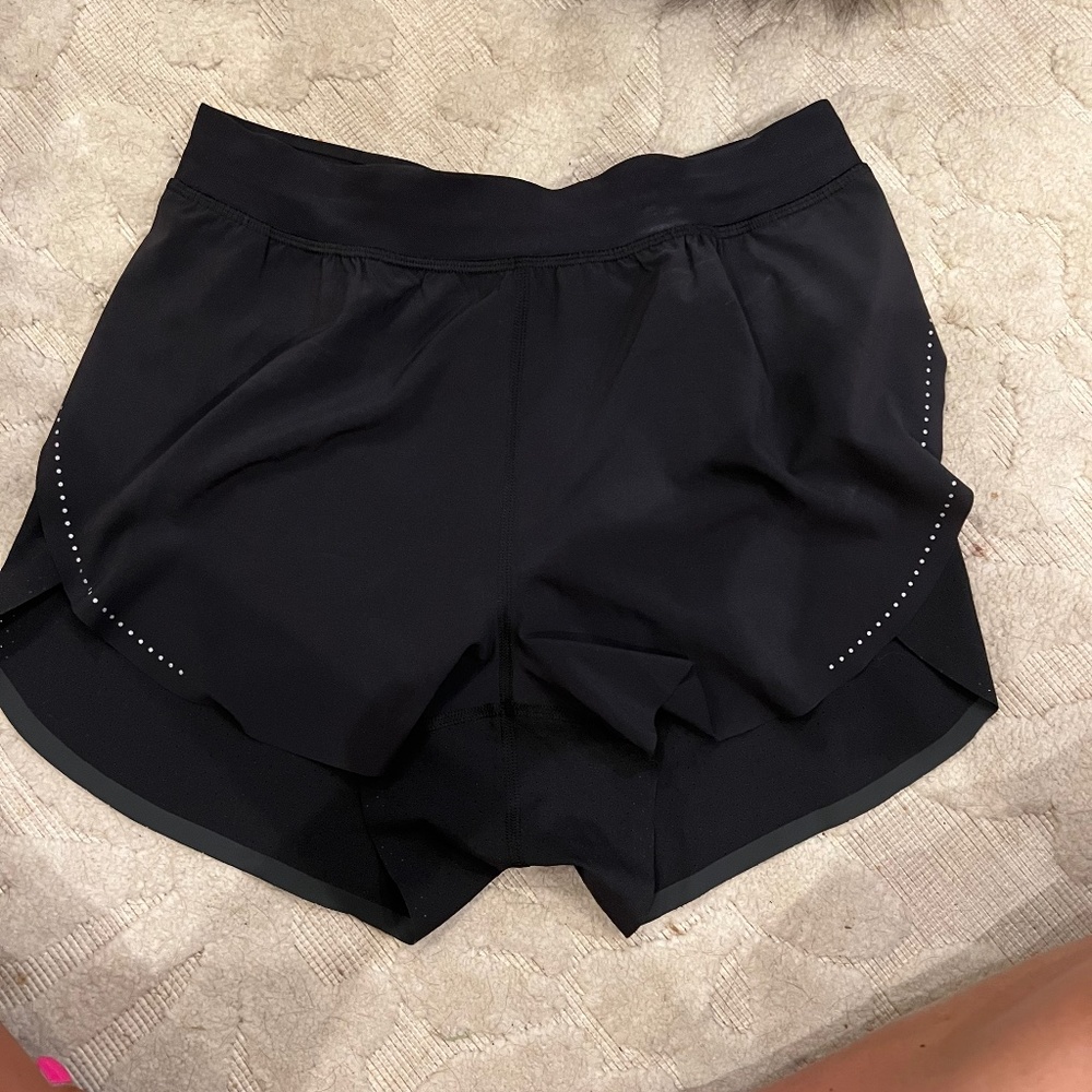 Lululemon Find Your Pace High Rise Shorts SIZE 4